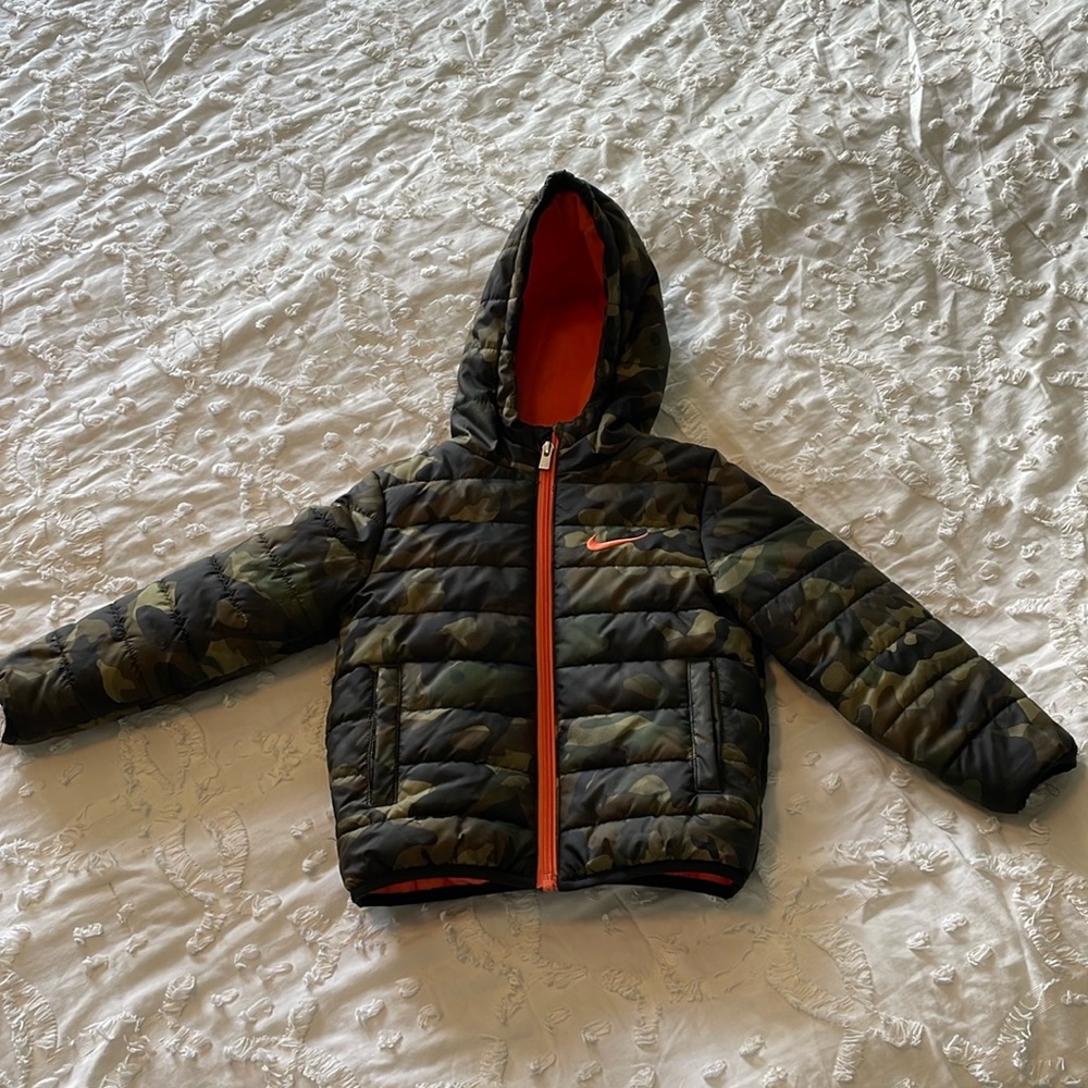 Toddler Nike puffer coat-size 3T